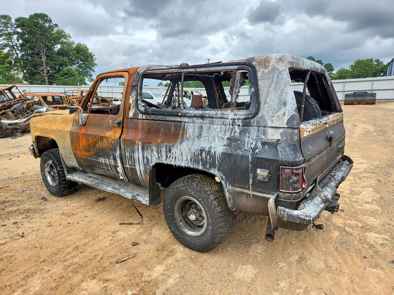1988 Chevrolet Blazer V10 Burn vin: 1GNEV18K8JF133758