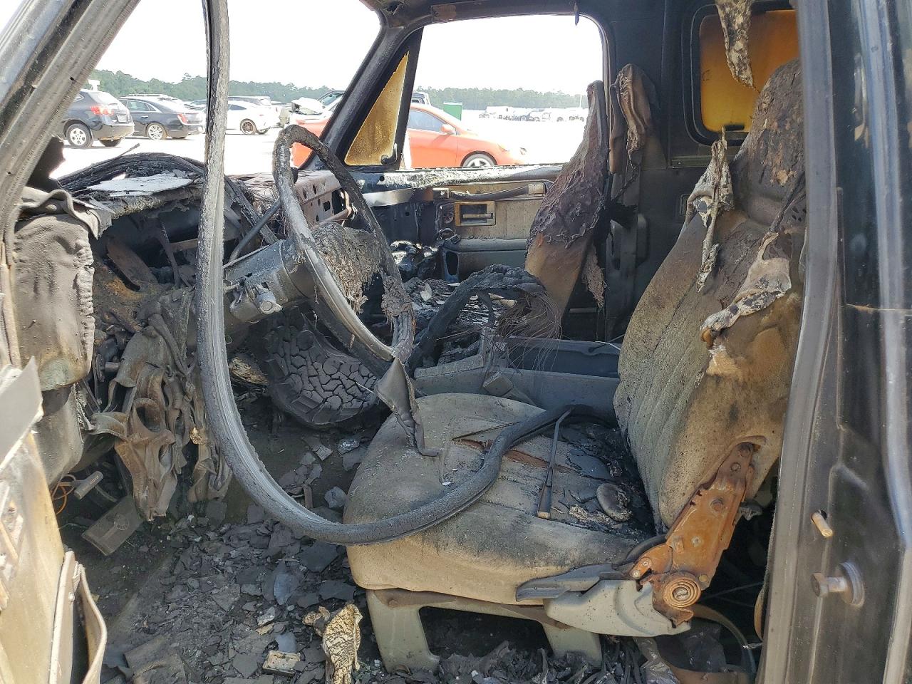1987 Chevrolet Blazer V10 Burn vin: 1GNEV18KXHF171096