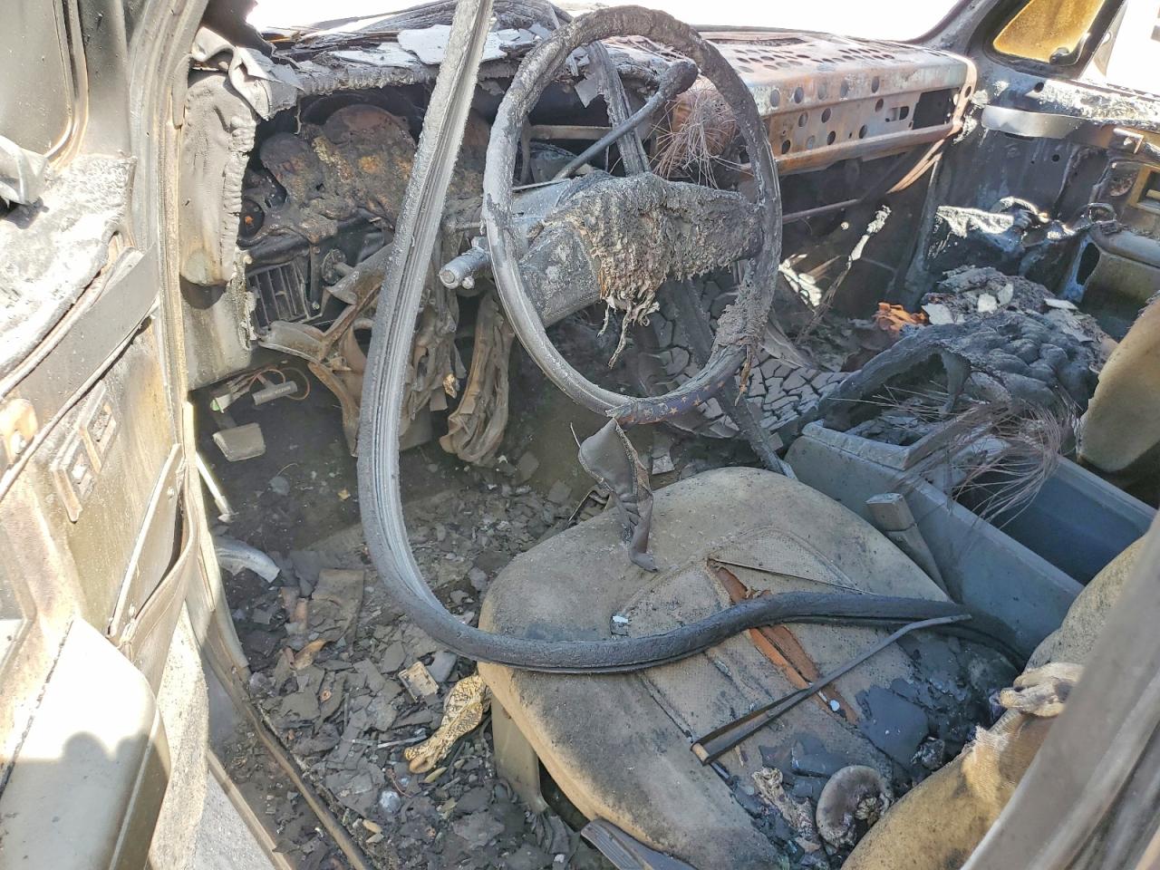 1987 Chevrolet Blazer V10 Burn vin: 1GNEV18KXHF171096