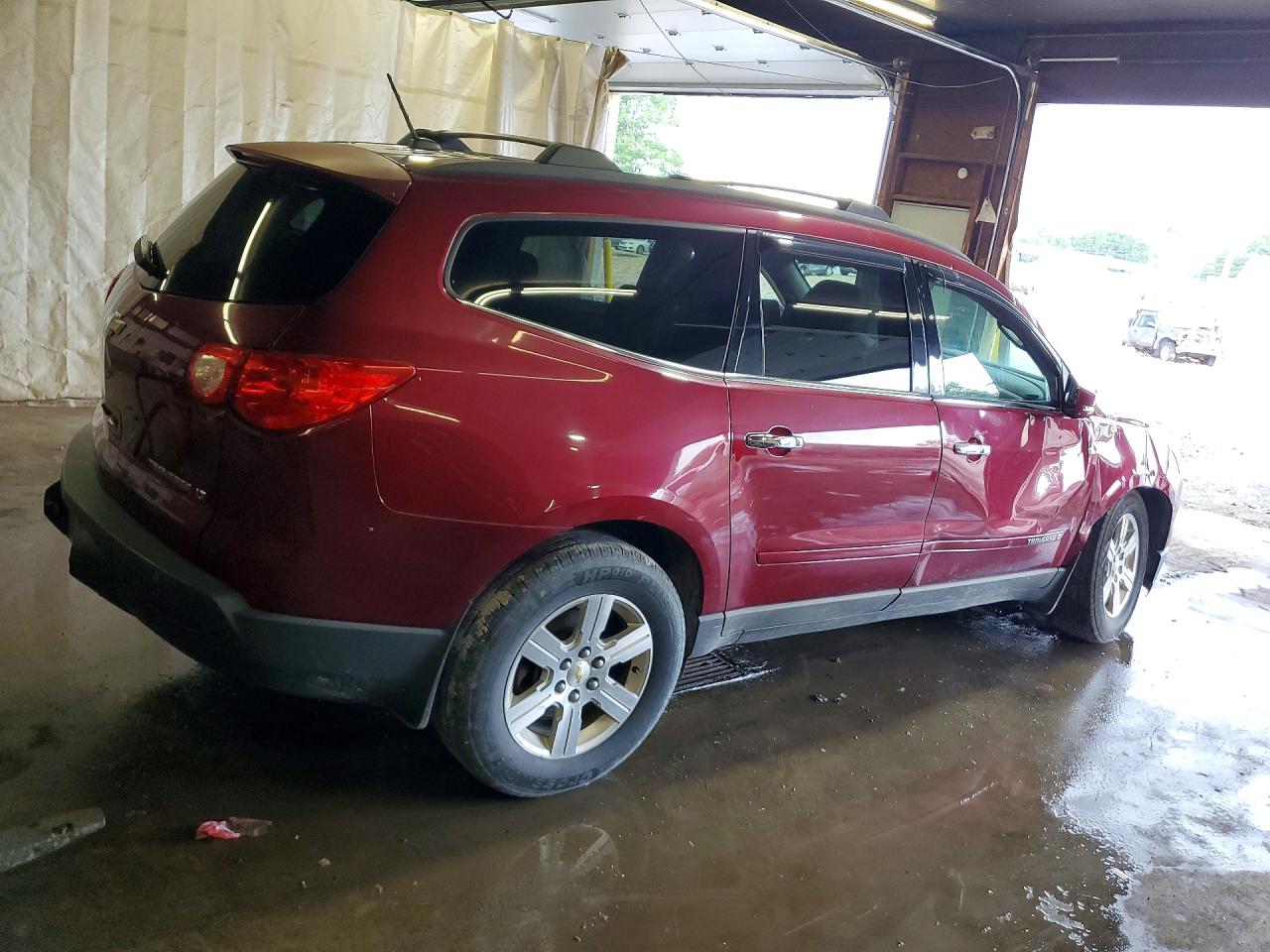 2009 Chevrolet Traverse Lt Red vin: 1GNEV23D19S158910