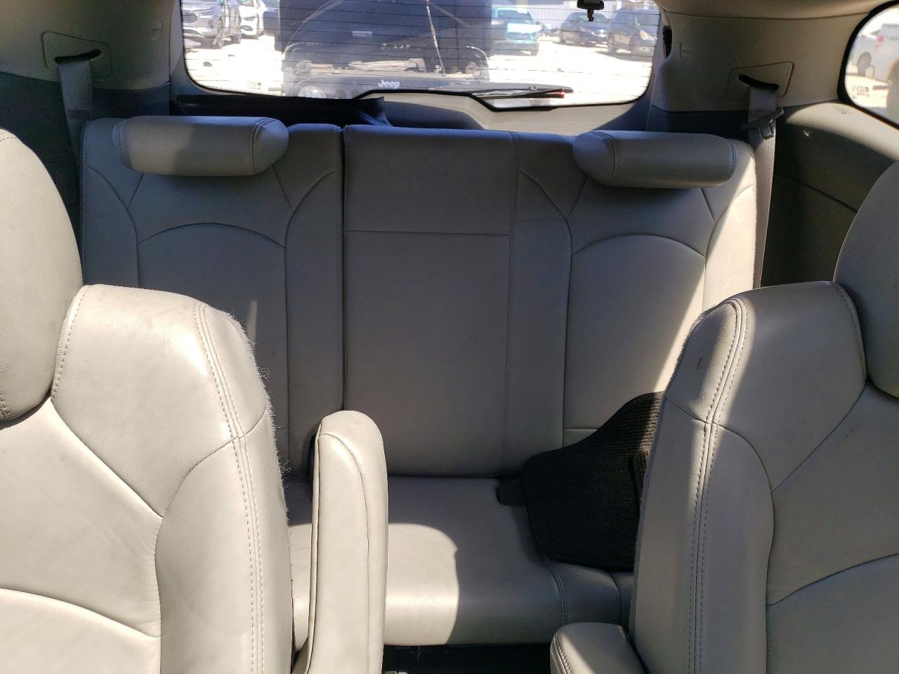 2009 Chevrolet Traverse Burgundy vin: 1GNEV23D89S161755