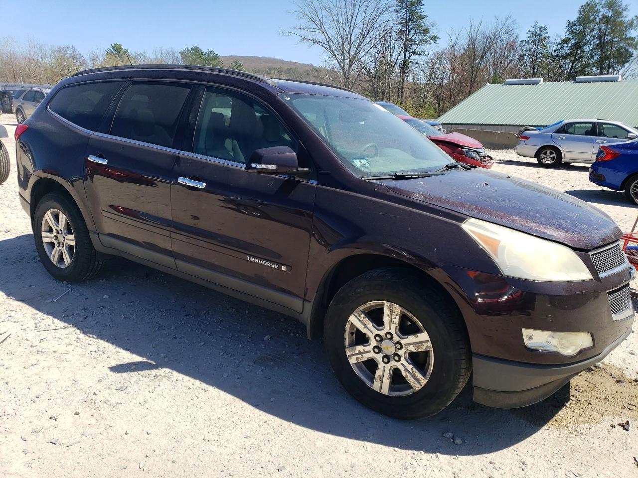 2009 Chevrolet Traverse Burgundy vin: 1GNEV23D89S161755
