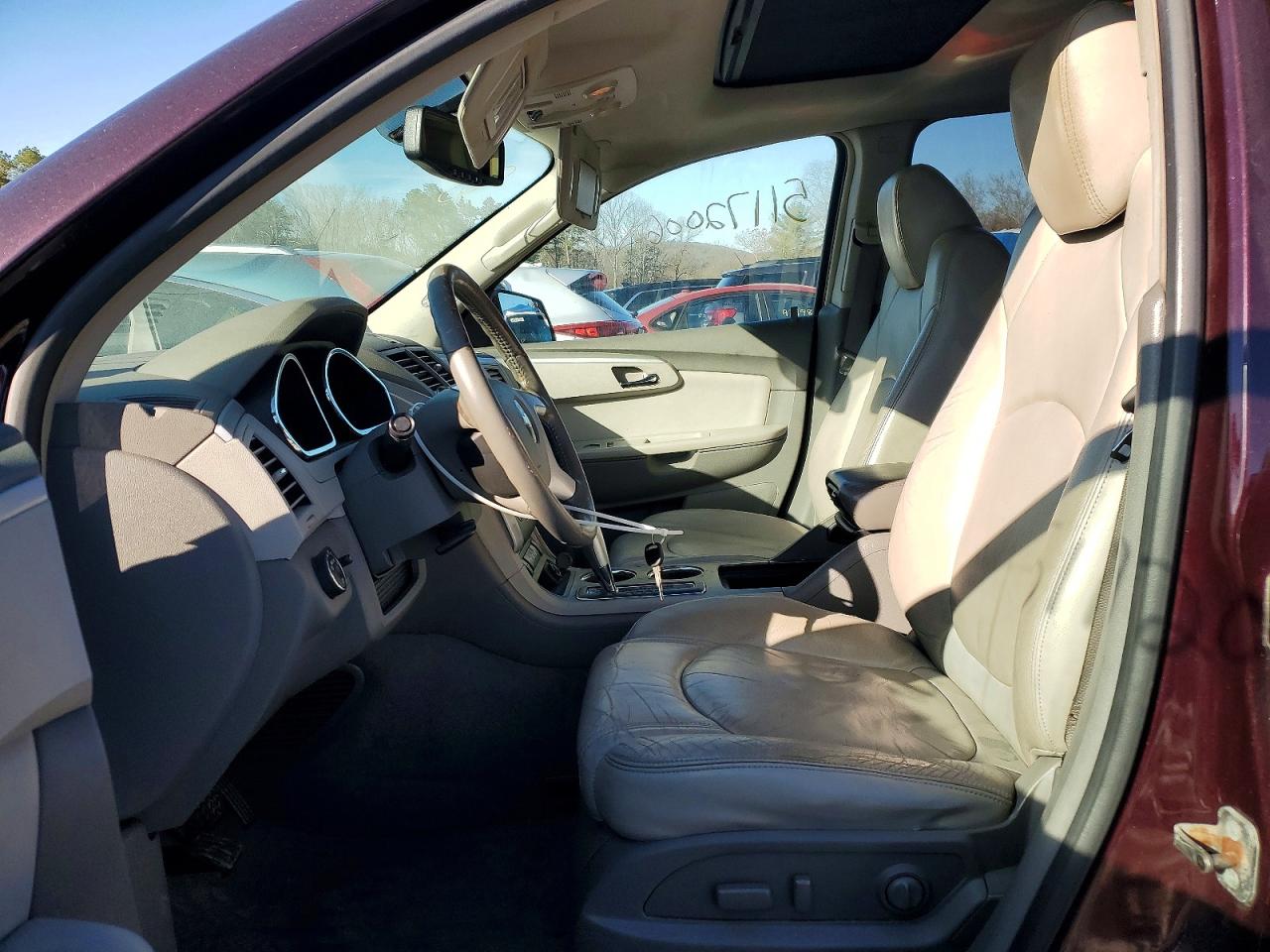 2009 Chevrolet Traverse Burgundy vin: 1GNEV23D89S161755