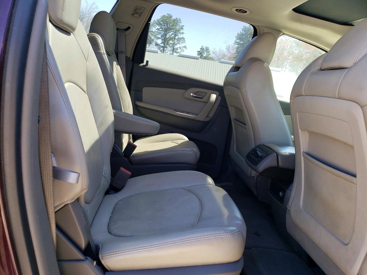 2009 Chevrolet Traverse Burgundy vin: 1GNEV23D89S161755