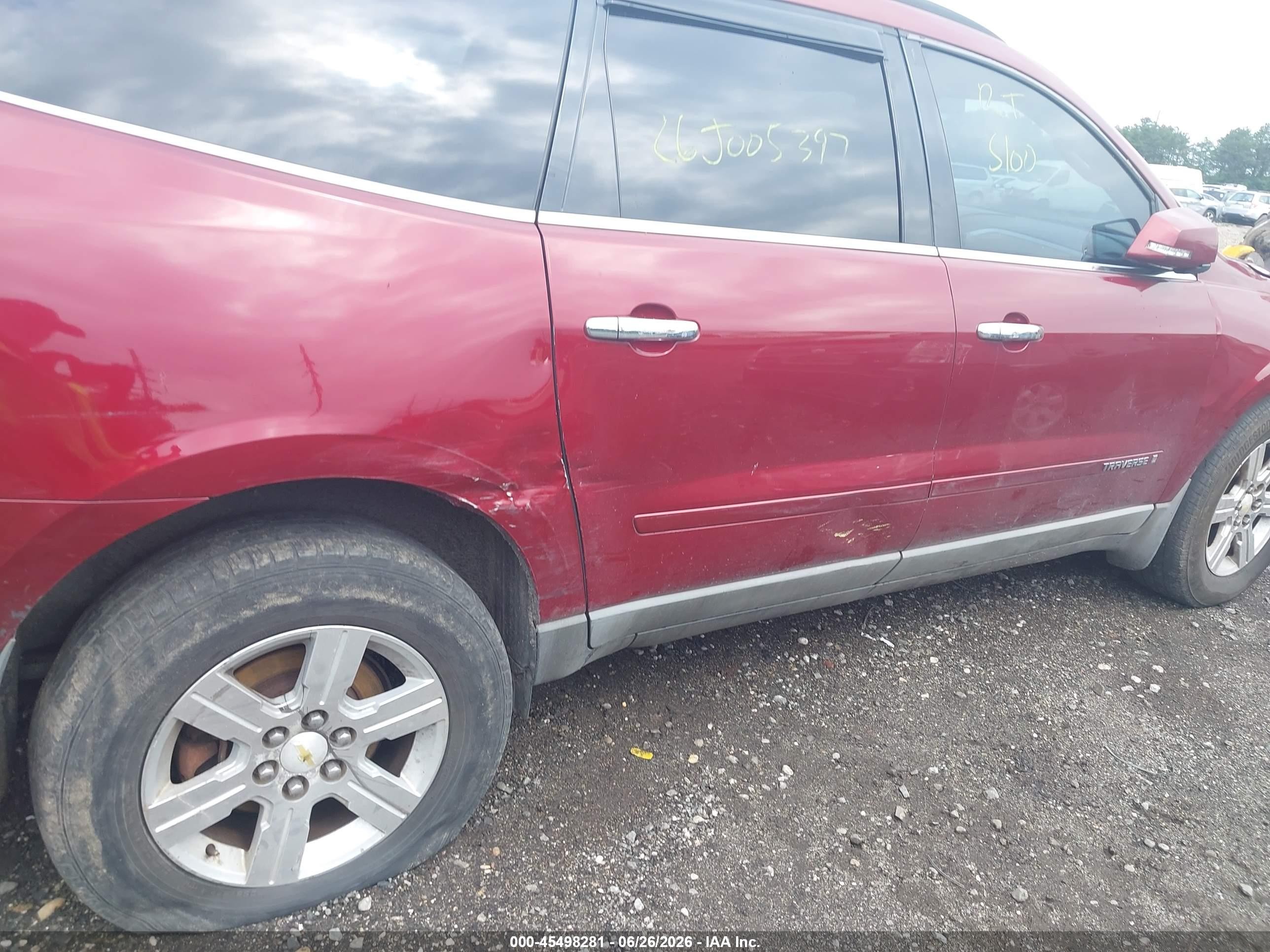 2009 Chevrolet Traverse Lt Red vin: 1GNEV23D99S151476
