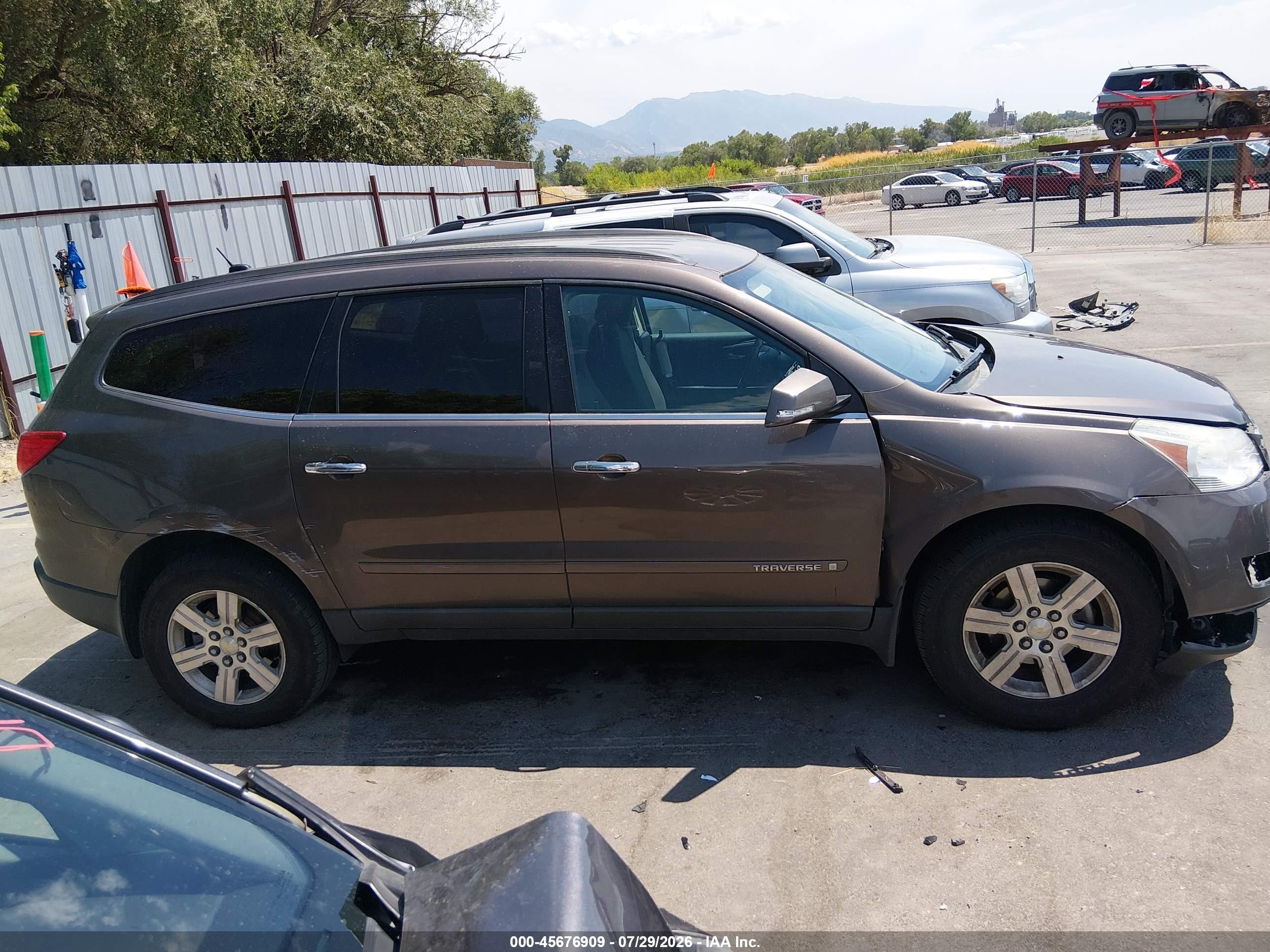 2009 Chevrolet Traverse Lt Gray vin: 1GNEV23D99S174997