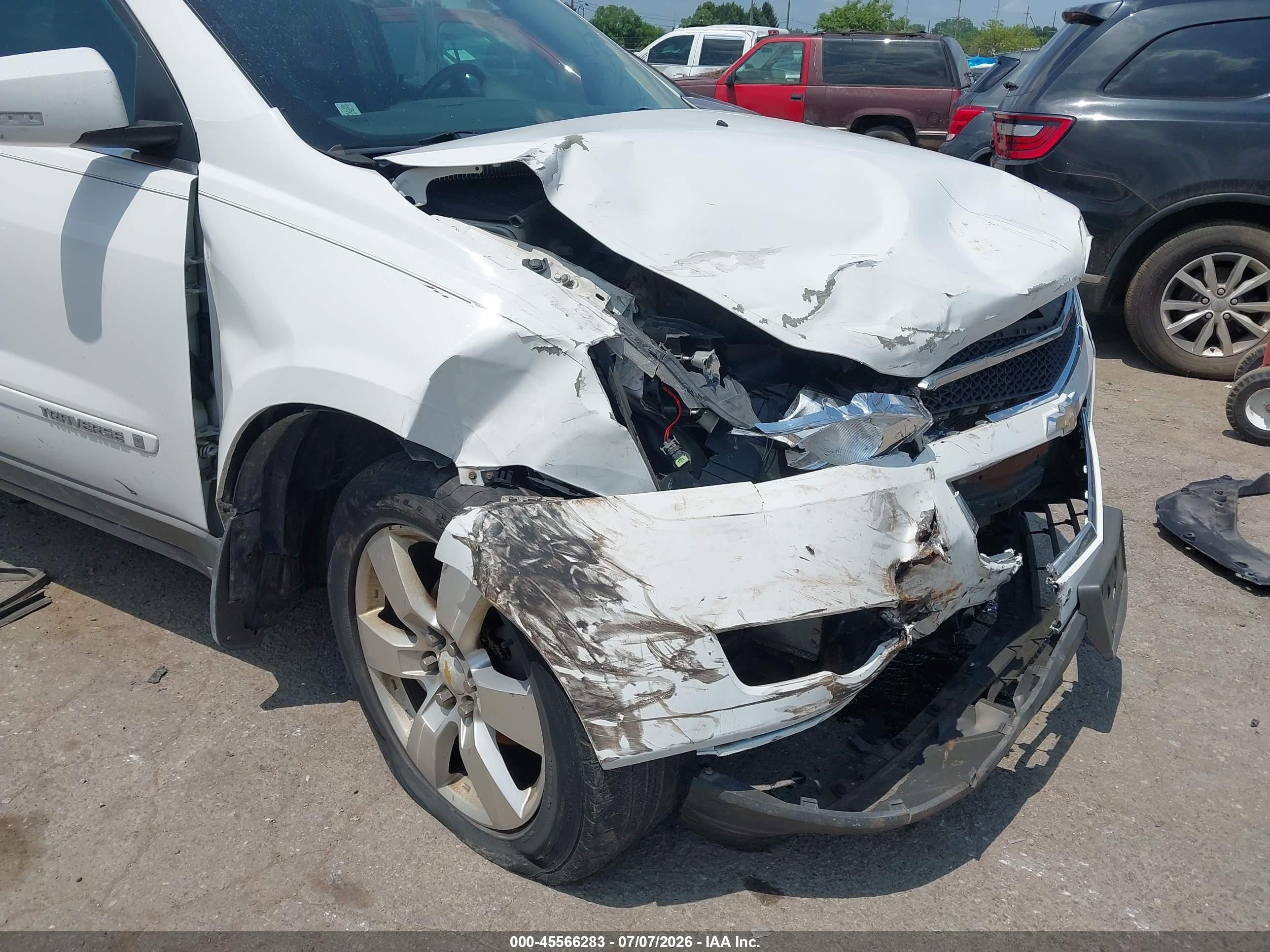 2009 Chevrolet Traverse Lt White vin: 1GNEV23DX9S159845