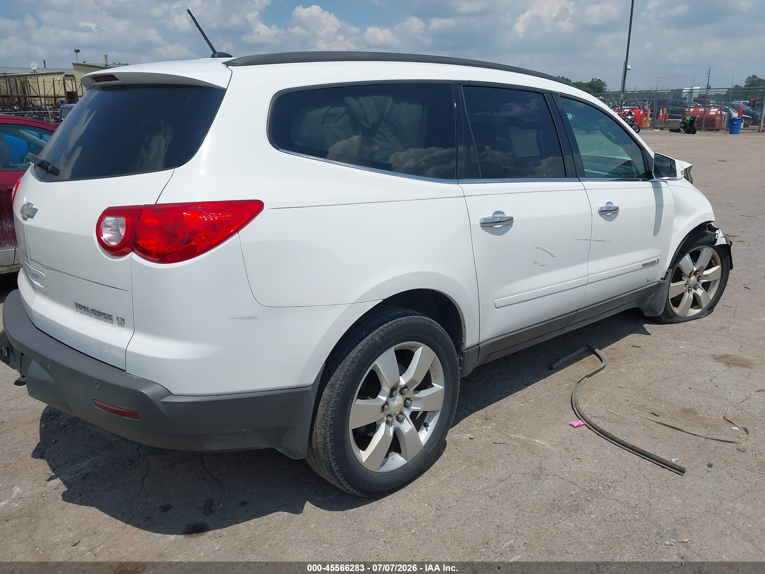 2009 Chevrolet Traverse Lt White vin: 1GNEV23DX9S159845