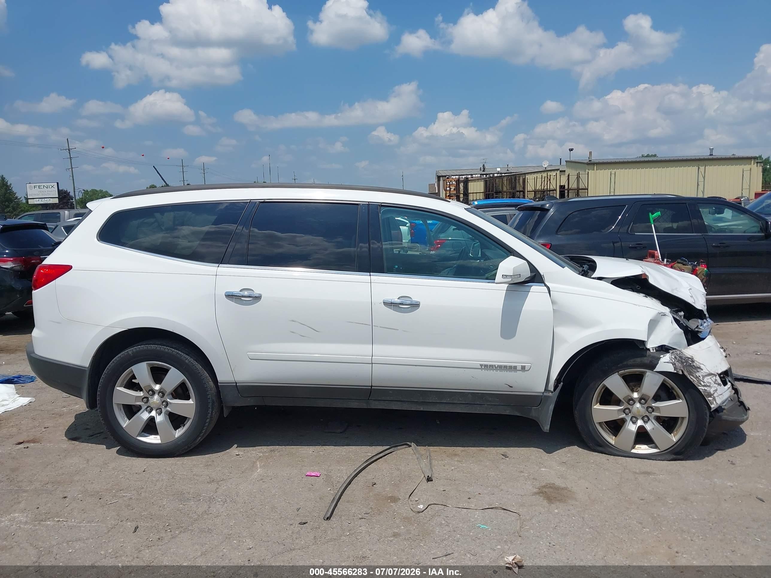 2009 Chevrolet Traverse Lt White vin: 1GNEV23DX9S159845