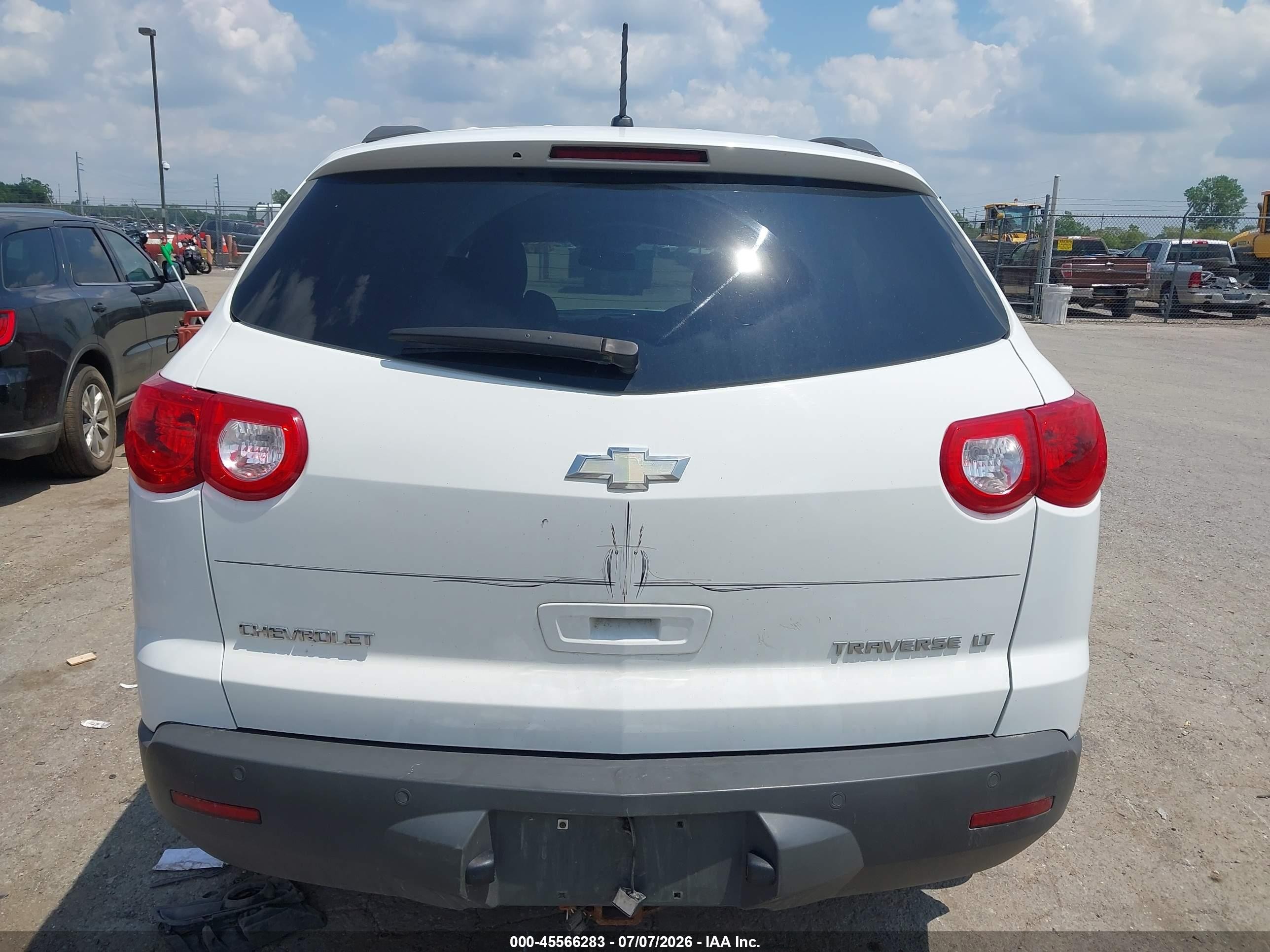 2009 Chevrolet Traverse Lt White vin: 1GNEV23DX9S159845
