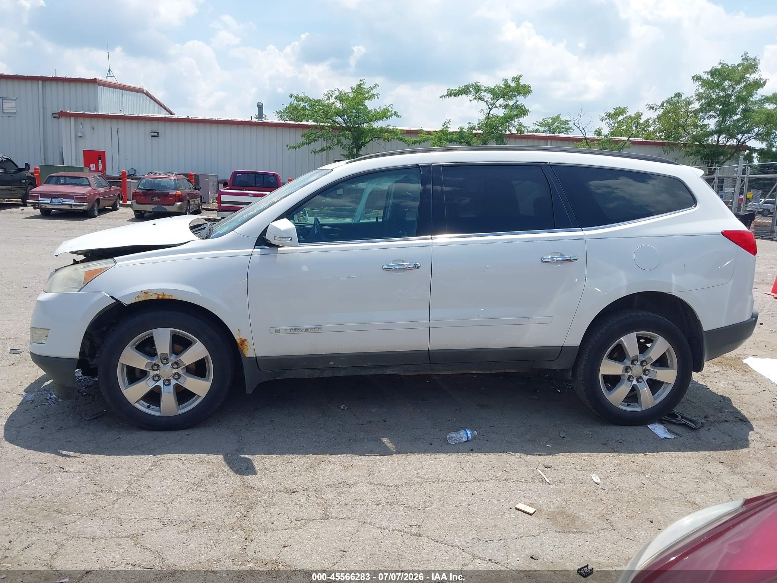 2009 Chevrolet Traverse Lt White vin: 1GNEV23DX9S159845