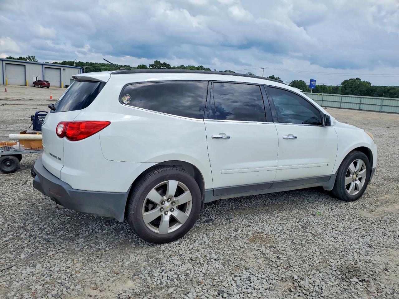 2009 Chevrolet Traverse Ltz White vin: 1GNEV33D19S105730