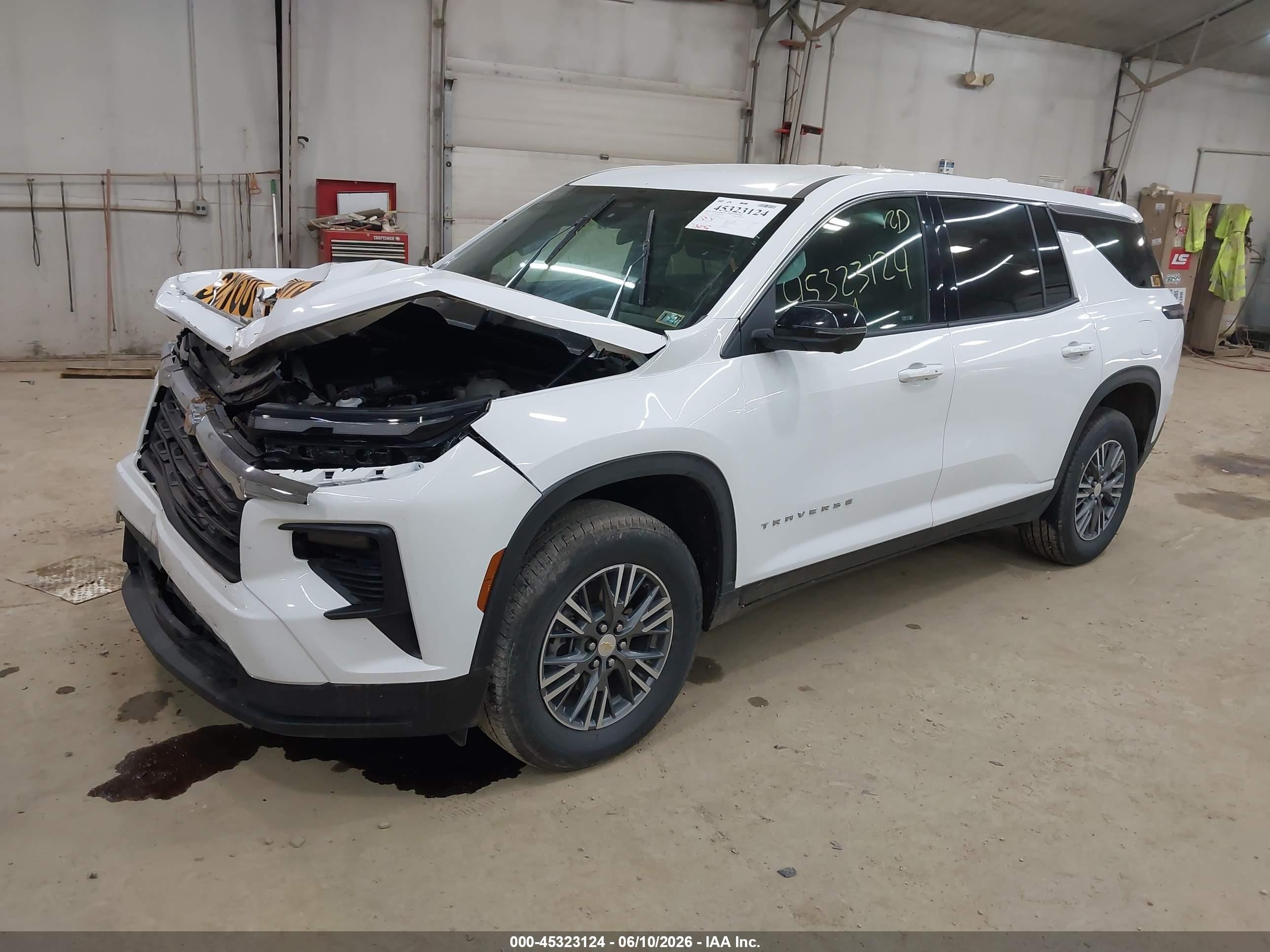 2024 Chevrolet Traverse Fwd Ls White vin: 1GNEVFKS7RJ225975