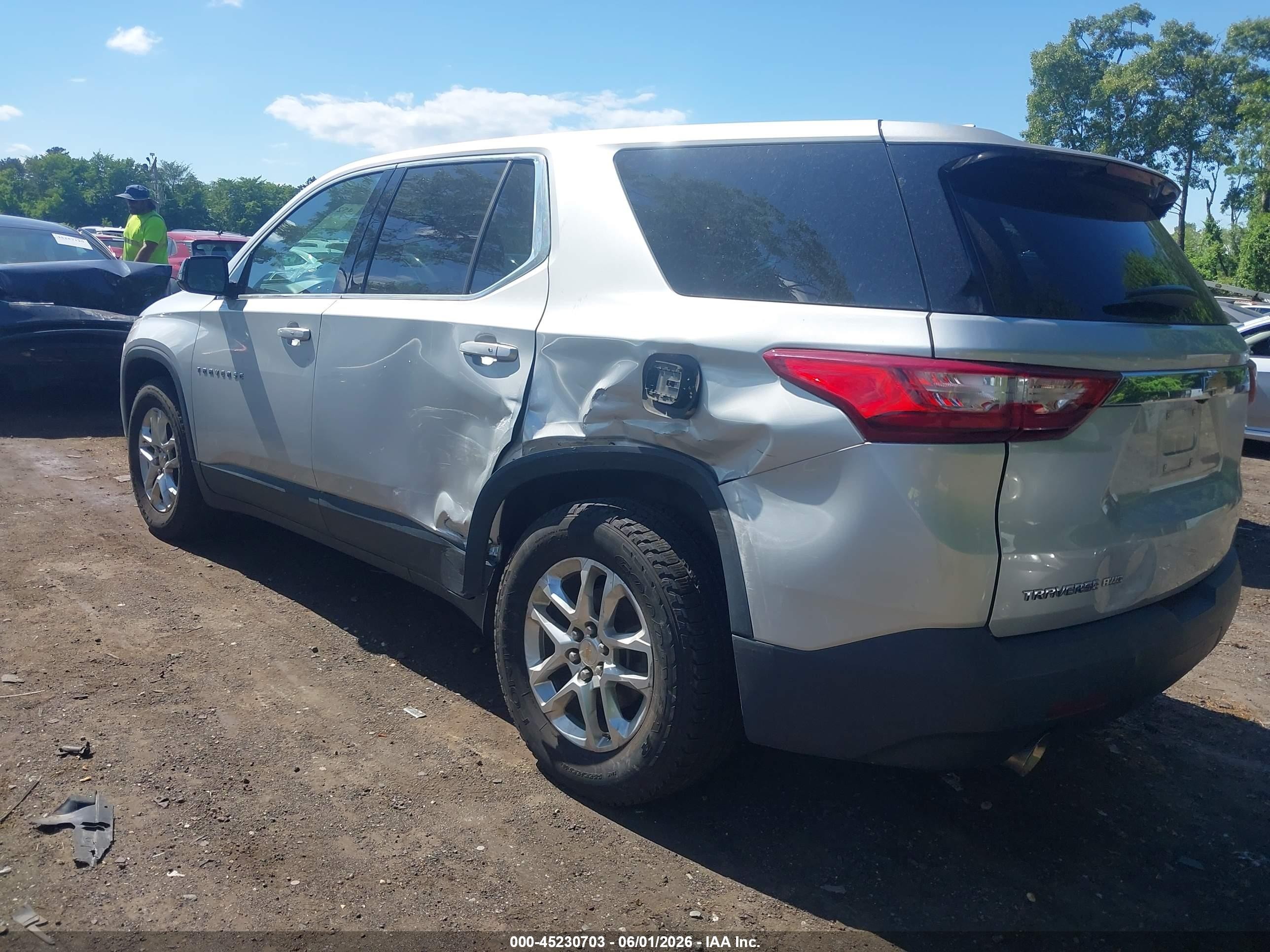 2019 Chevrolet Traverse Ls Gray vin: 1GNEVFKW1KJ279877