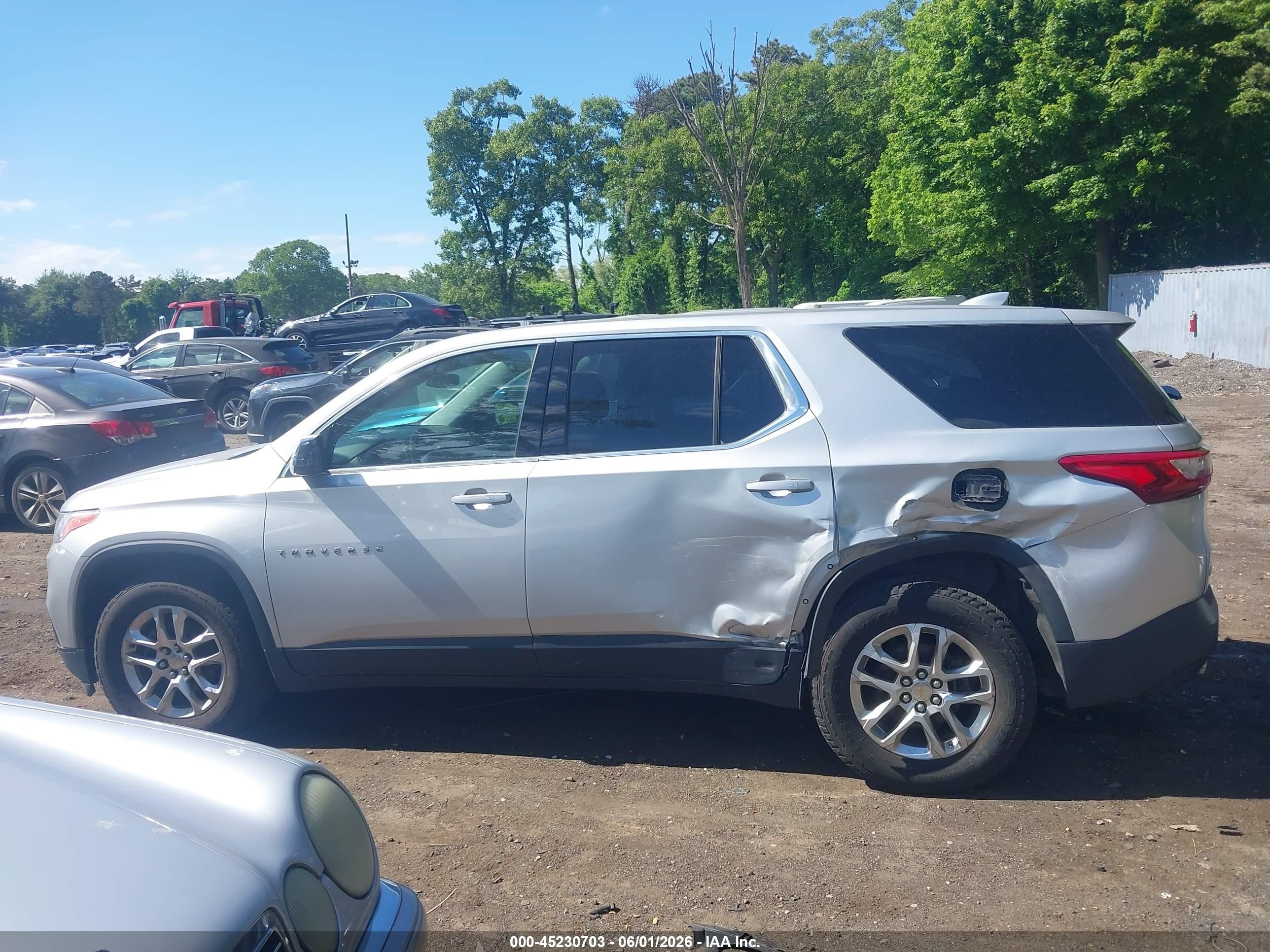 2019 Chevrolet Traverse Ls Gray vin: 1GNEVFKW1KJ279877