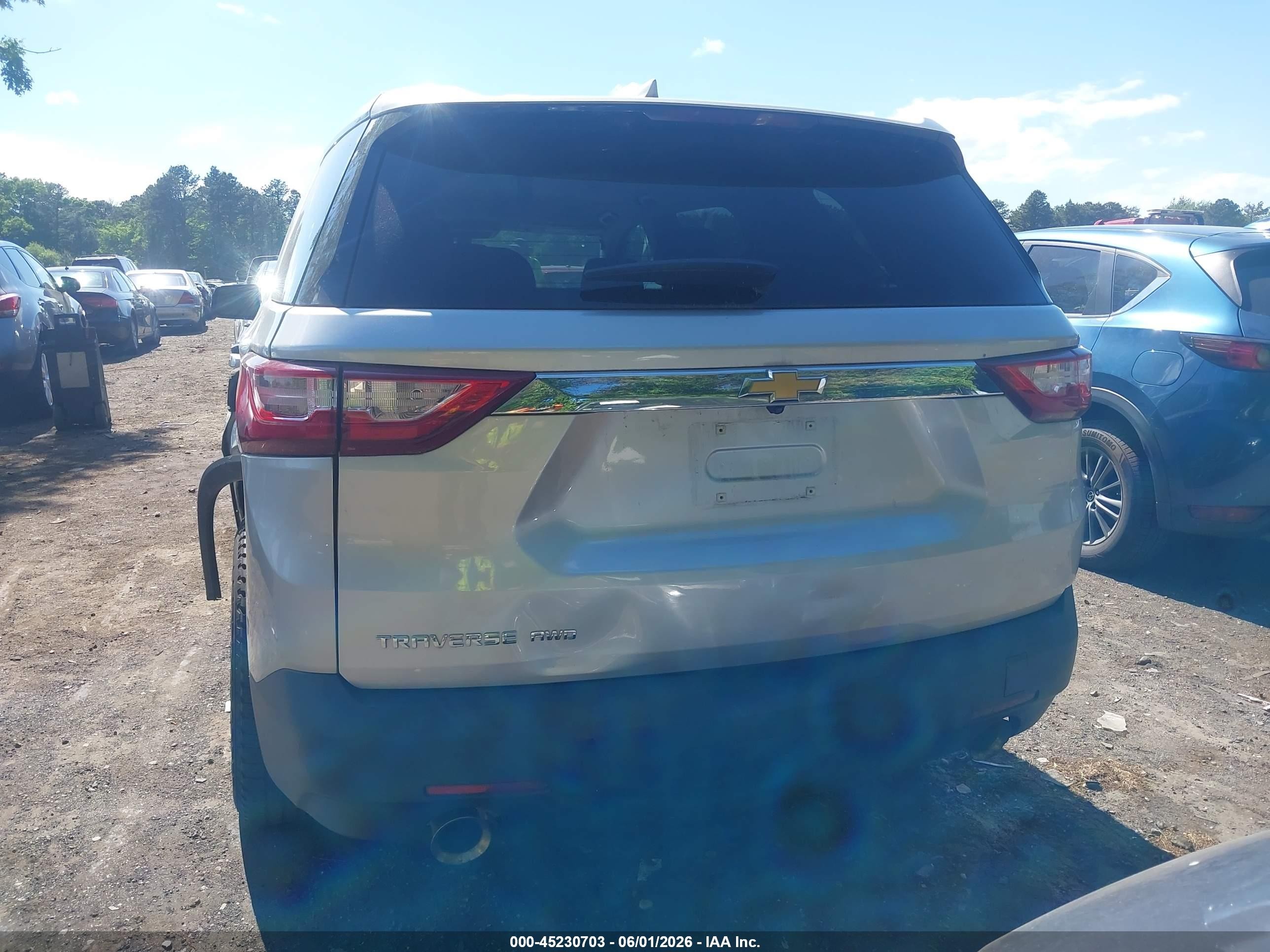 2019 Chevrolet Traverse Ls Gray vin: 1GNEVFKW1KJ279877