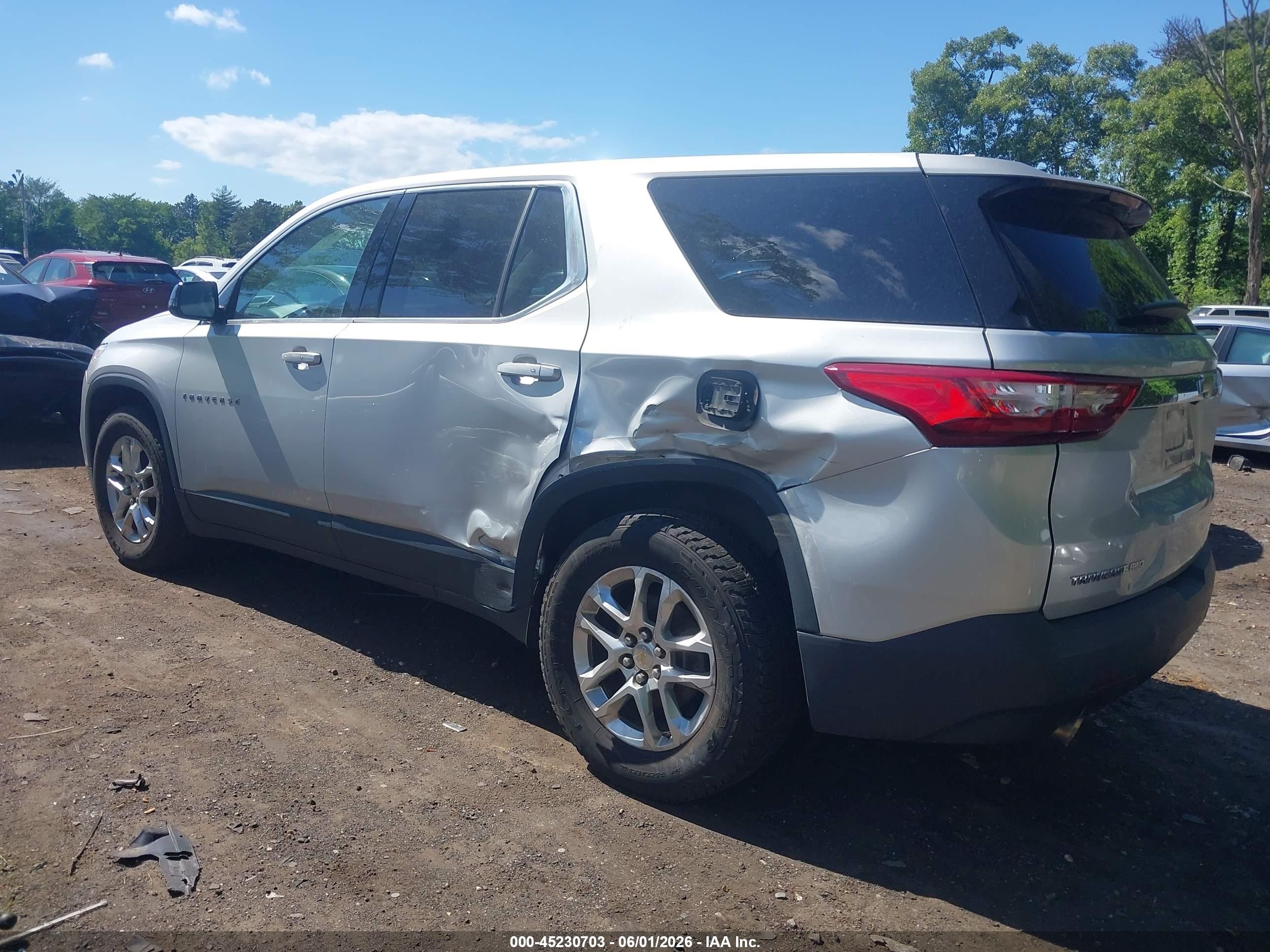 2019 Chevrolet Traverse Ls Gray vin: 1GNEVFKW1KJ279877