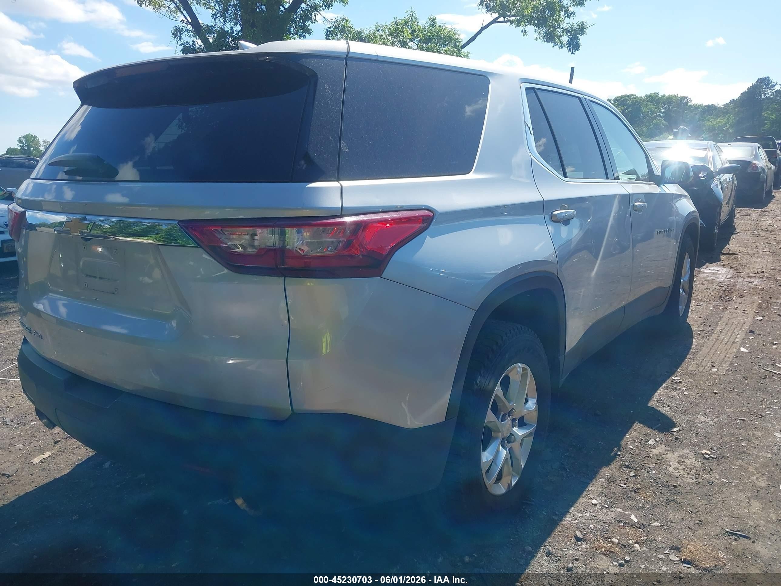 2019 Chevrolet Traverse Ls Gray vin: 1GNEVFKW1KJ279877