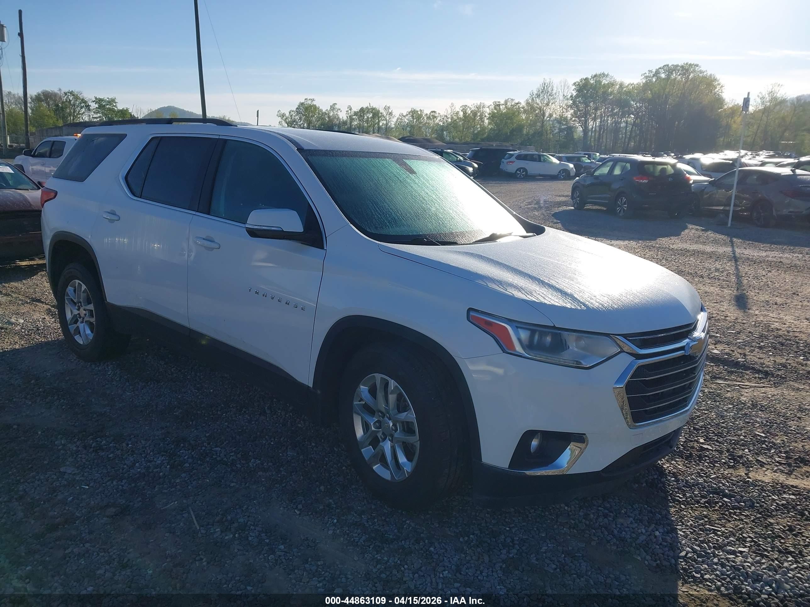 2021 Chevrolet Traverse Awd Lt Cloth White vin: 1GNEVGKW0MJ169105