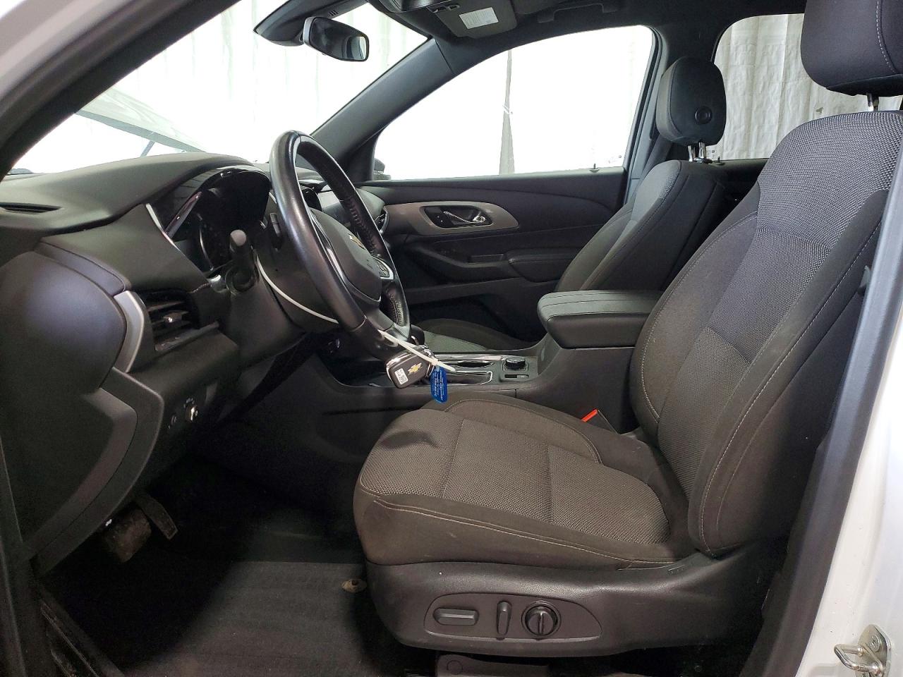 2022 Chevrolet Traverse Lt White vin: 1GNEVGKW0NJ136929