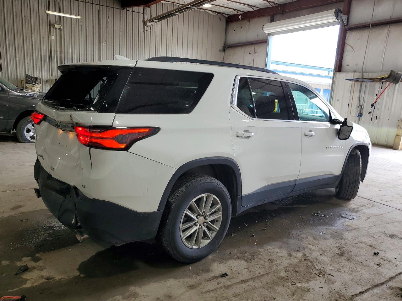2022 Chevrolet Traverse Lt White vin: 1GNEVGKW0NJ136929