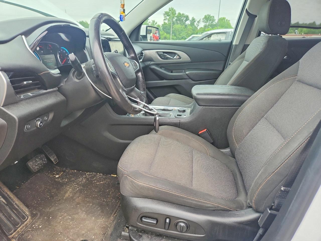 2018 Chevrolet Traverse Lt White vin: 1GNEVGKW1JJ153670