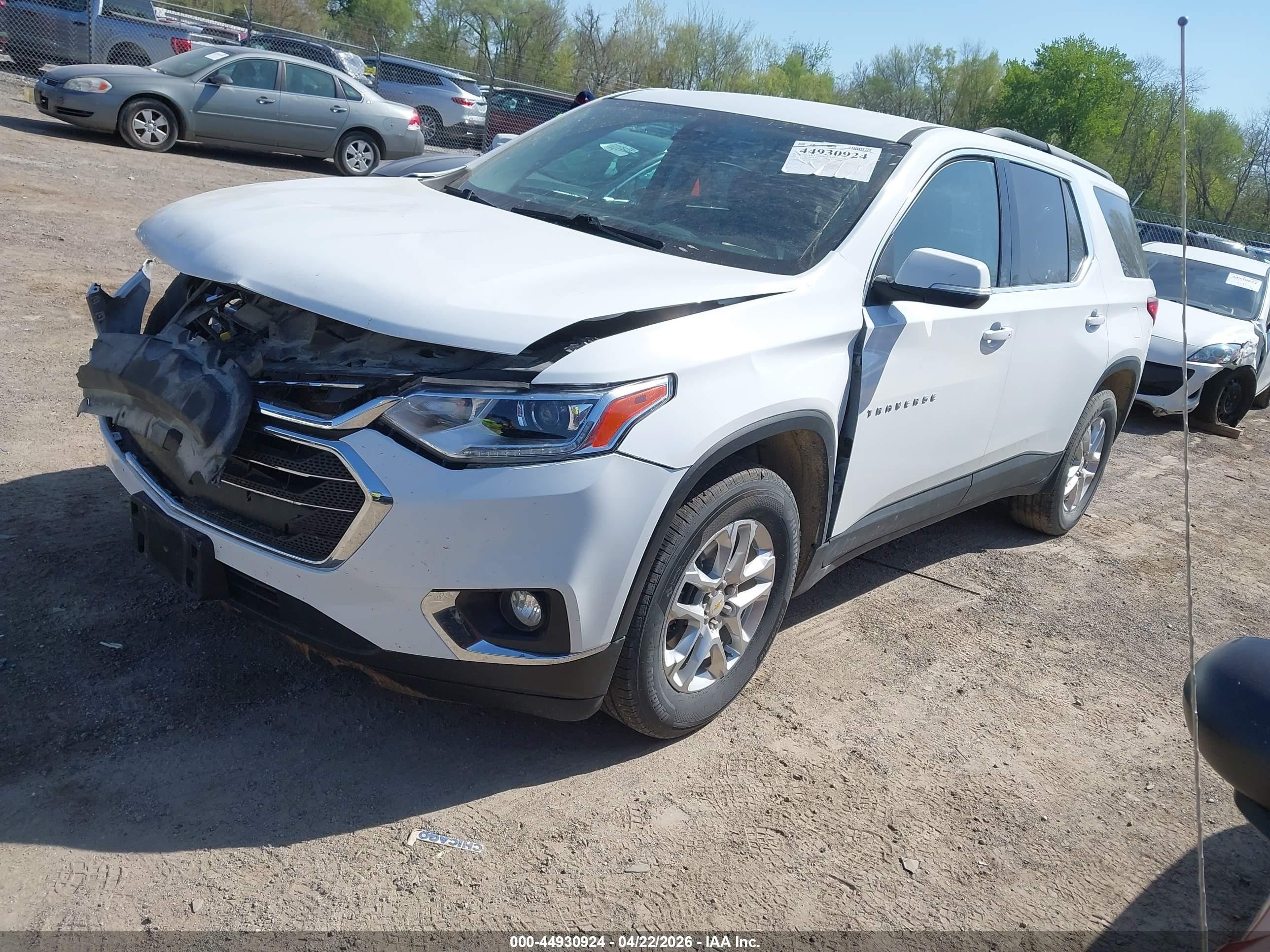 2021 Chevrolet Traverse Awd Lt Cloth White vin: 1GNEVGKW3MJ258019