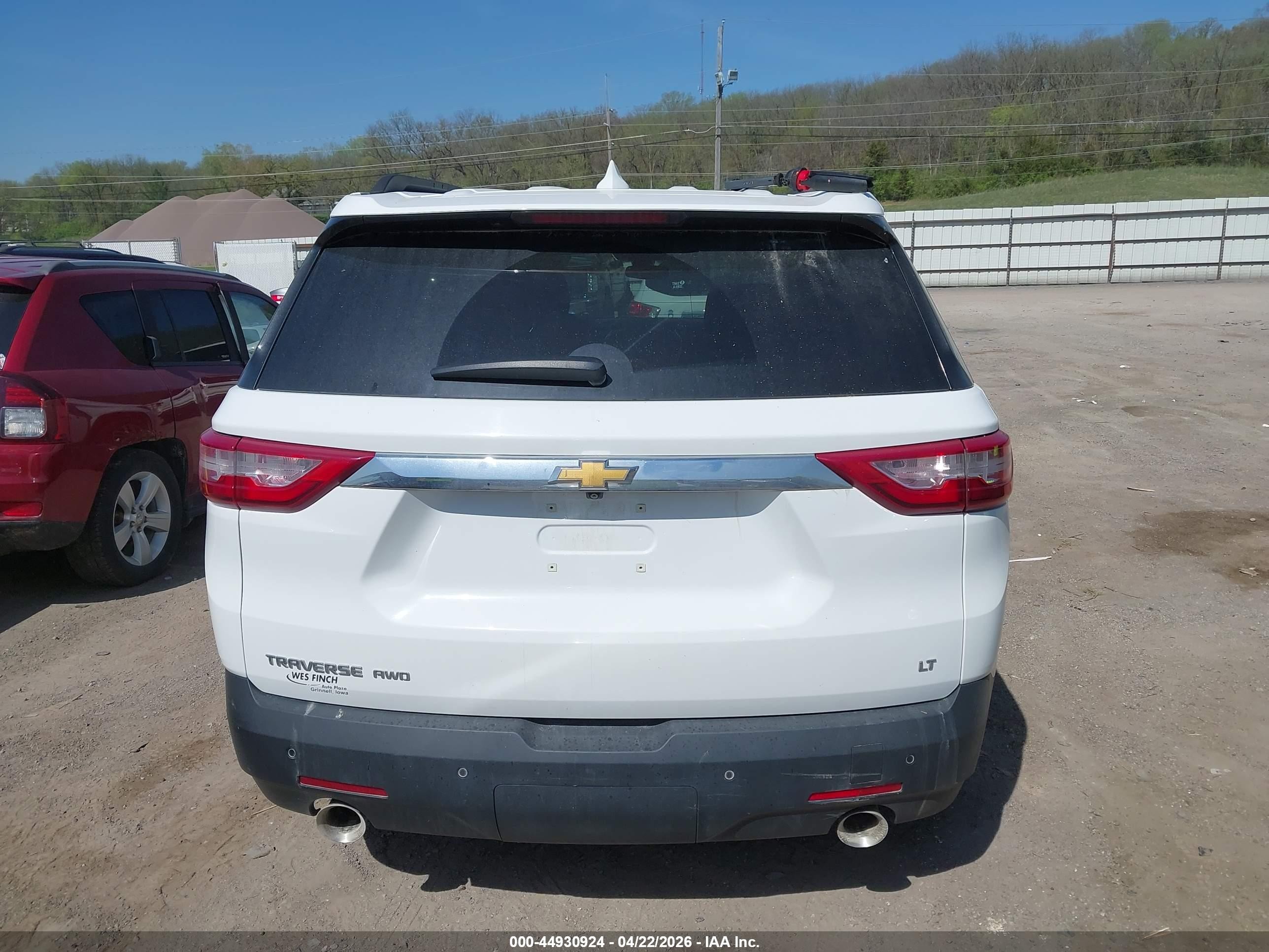 2021 Chevrolet Traverse Awd Lt Cloth White vin: 1GNEVGKW3MJ258019