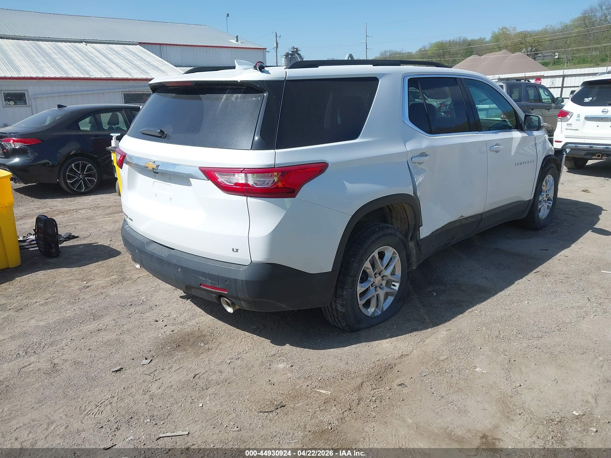 2021 Chevrolet Traverse Awd Lt Cloth White vin: 1GNEVGKW3MJ258019