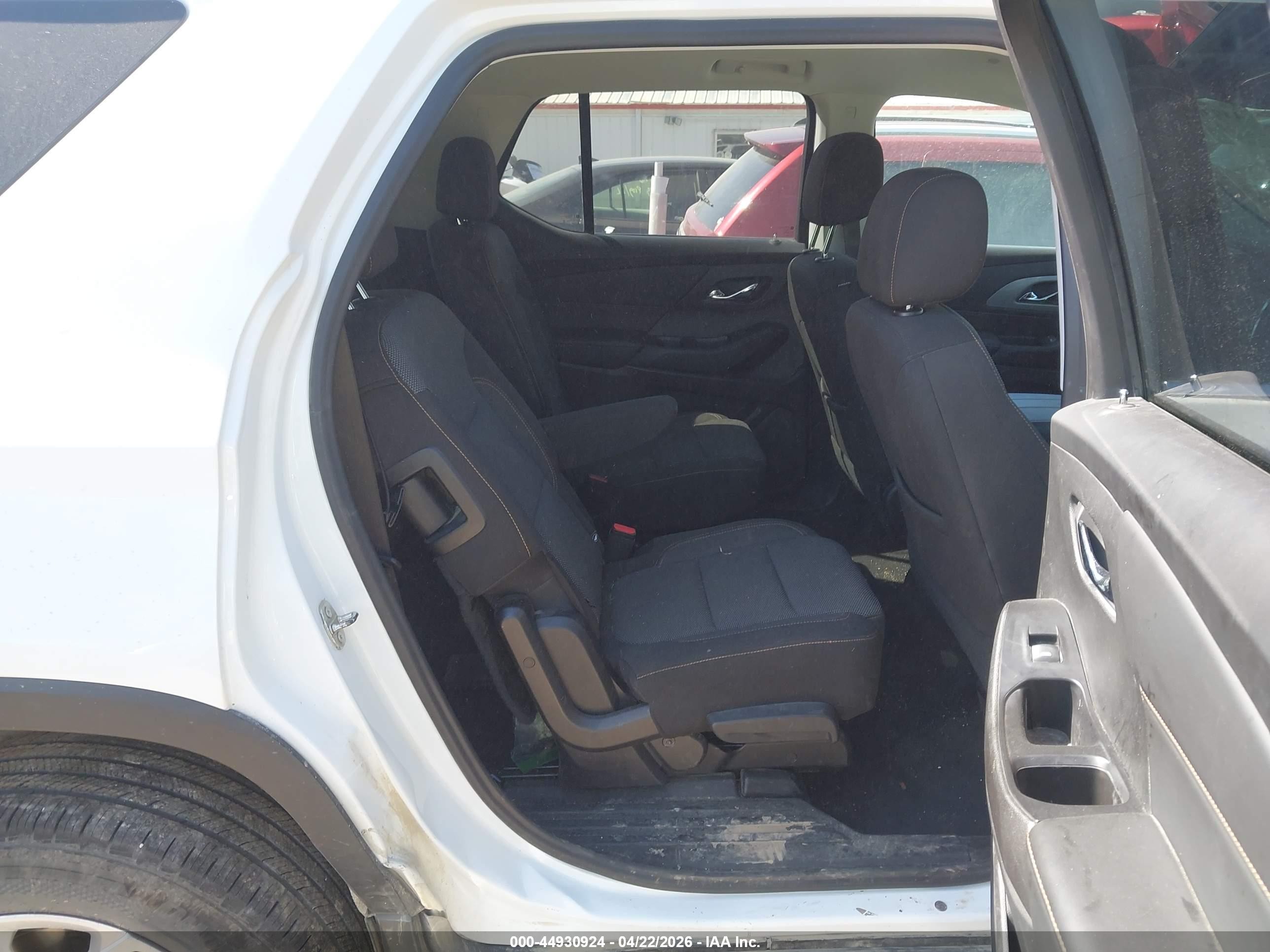 2021 Chevrolet Traverse Awd Lt Cloth White vin: 1GNEVGKW3MJ258019