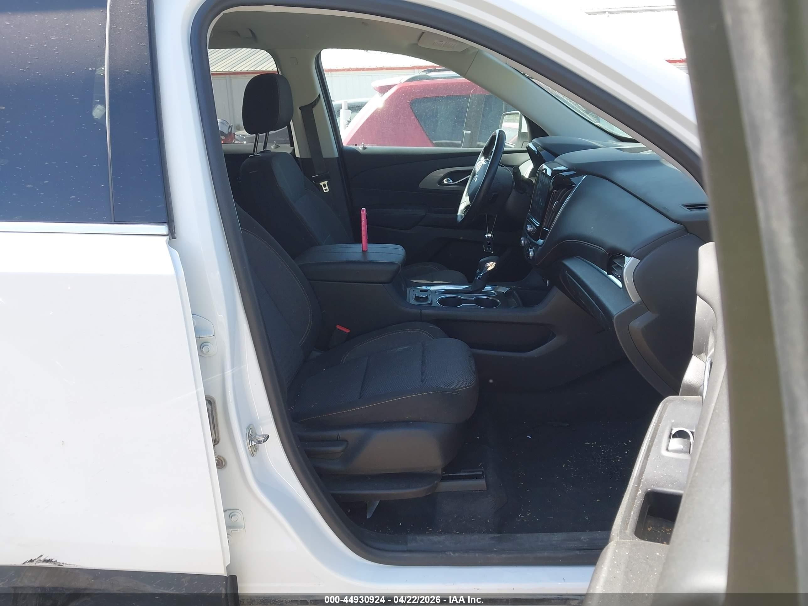2021 Chevrolet Traverse Awd Lt Cloth White vin: 1GNEVGKW3MJ258019