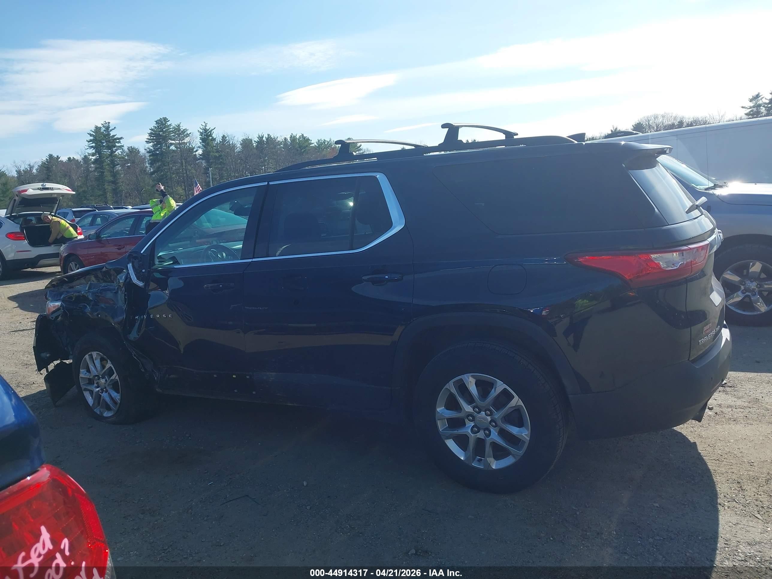 2020 Chevrolet Traverse Awd Lt Cloth Black vin: 1GNEVGKW5LJ150144