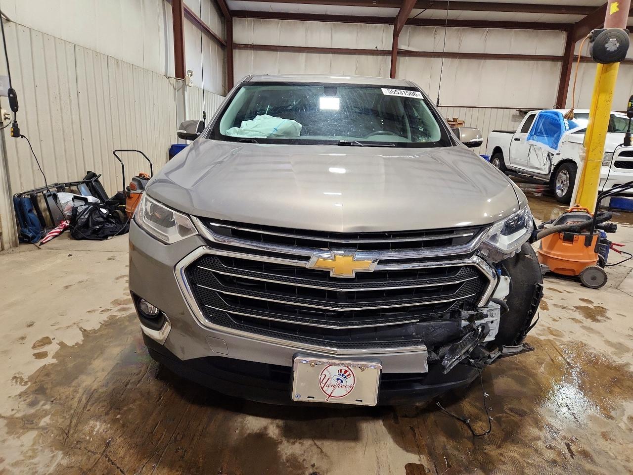 2019 Chevrolet Traverse Lt Silver vin: 1GNEVGKW7KJ211170