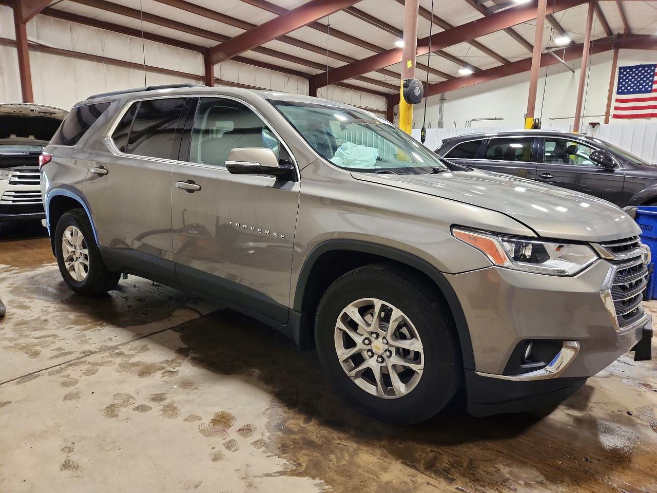 2019 Chevrolet Traverse Lt Silver vin: 1GNEVGKW7KJ211170
