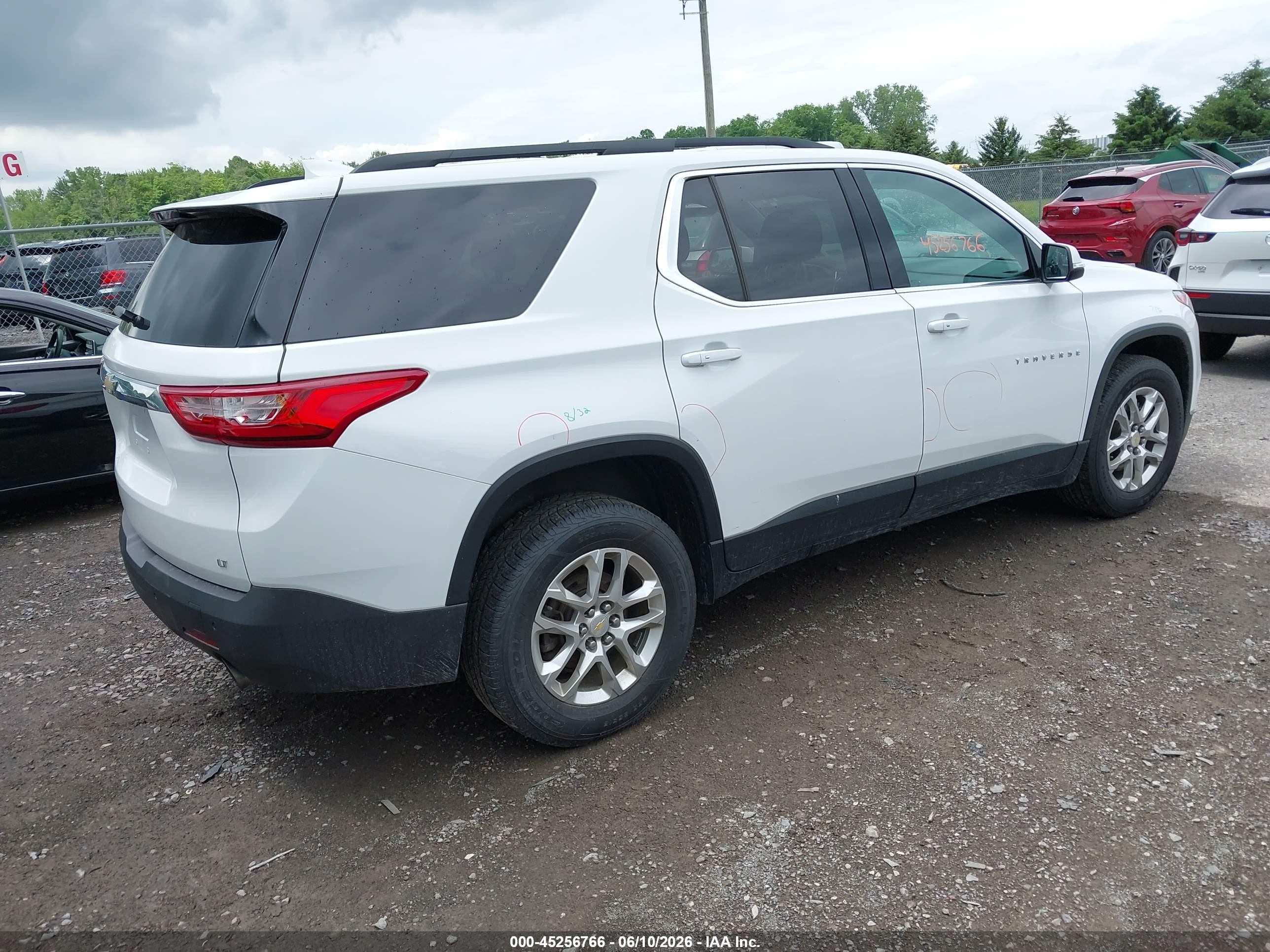 2021 Chevrolet Traverse Awd Lt Cloth Белый vin: 1GNEVGKW7MJ174091