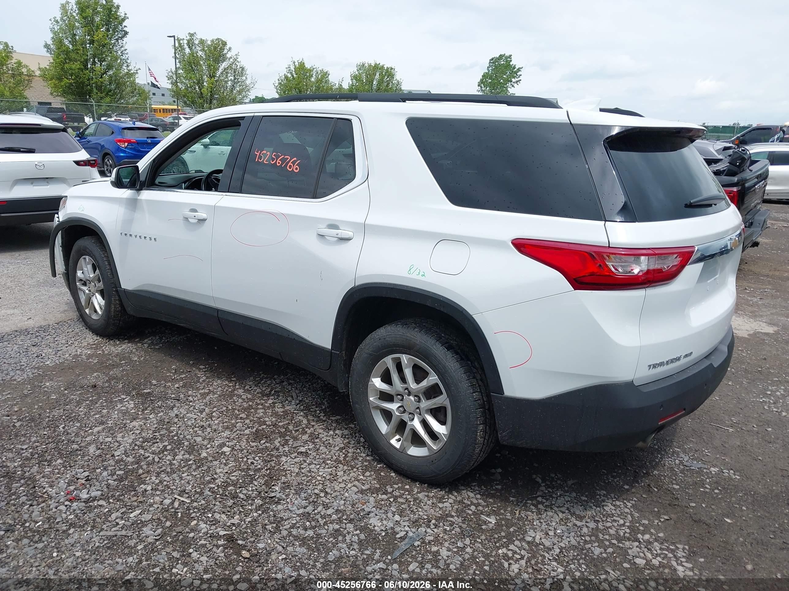 2021 Chevrolet Traverse Awd Lt Cloth Белый vin: 1GNEVGKW7MJ174091
