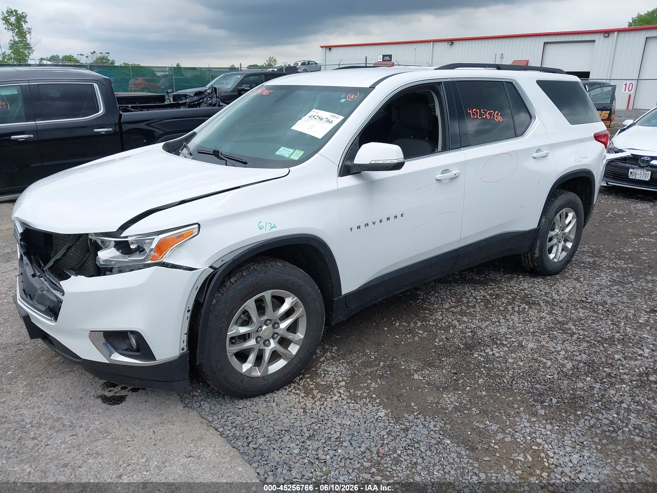 2021 Chevrolet Traverse Awd Lt Cloth Белый vin: 1GNEVGKW7MJ174091