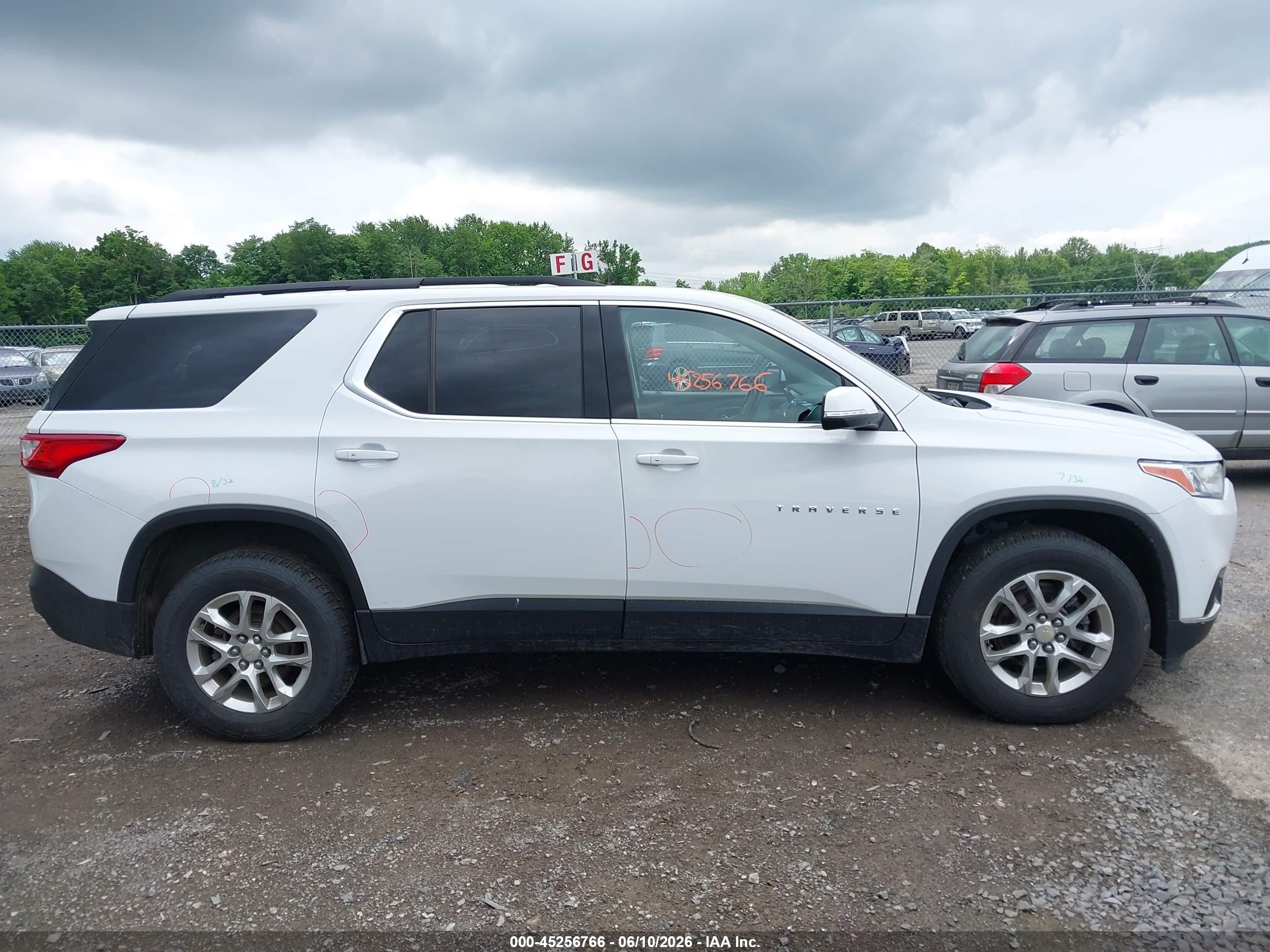 2021 Chevrolet Traverse Awd Lt Cloth Белый vin: 1GNEVGKW7MJ174091