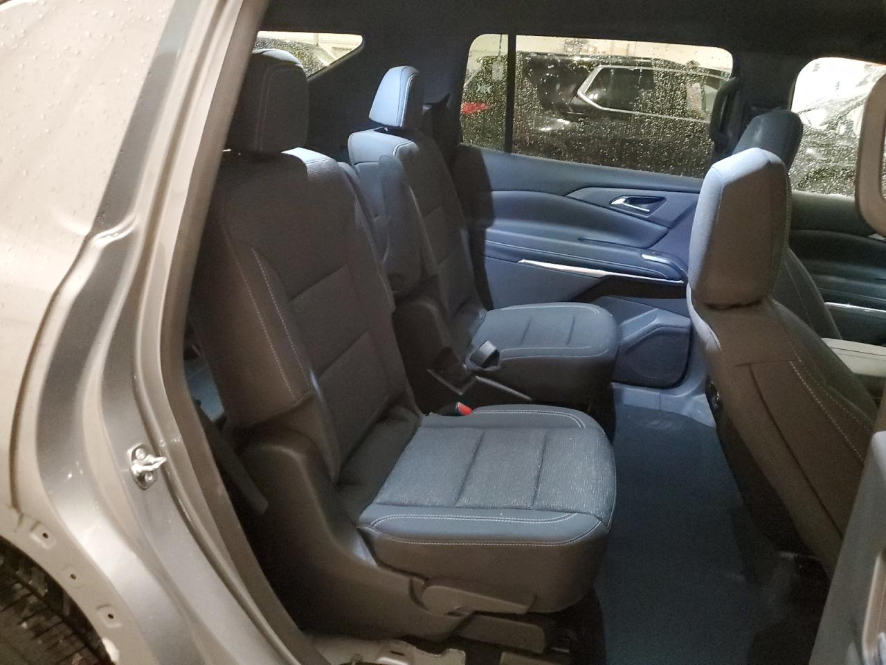 2025 Chevrolet Traverse Lt Серебряный vin: 1GNEVGRS9SJ218916