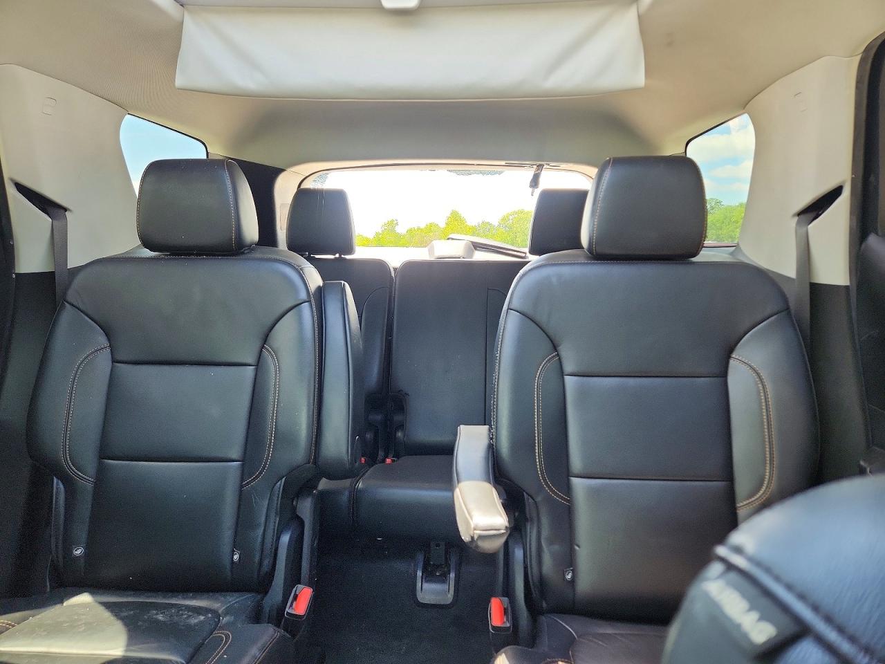 2019 Chevrolet Traverse Lt Silver vin: 1GNEVHKW2KJ143088