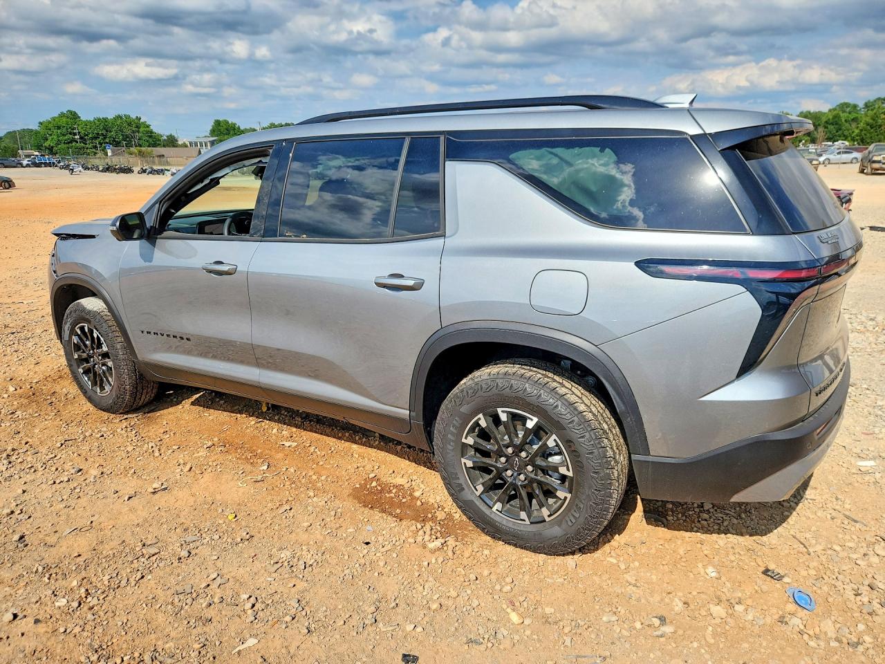2026 Chevrolet Traverse Z71 Серебряный vin: 1GNEVJKS4TJ237706