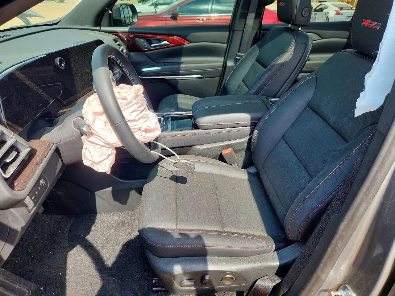 2026 Chevrolet Traverse Z71 Серебряный vin: 1GNEVJKS4TJ237706