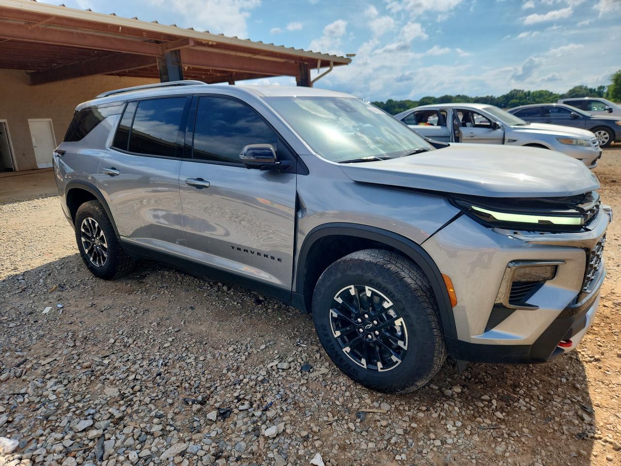 2026 Chevrolet Traverse Z71 Серебряный vin: 1GNEVJKS4TJ237706