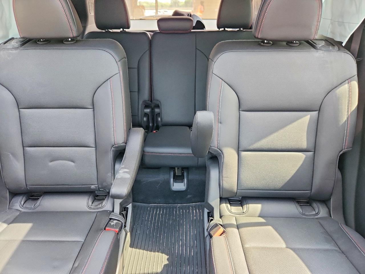 2026 Chevrolet Traverse Z71 Серебряный vin: 1GNEVJKS4TJ237706