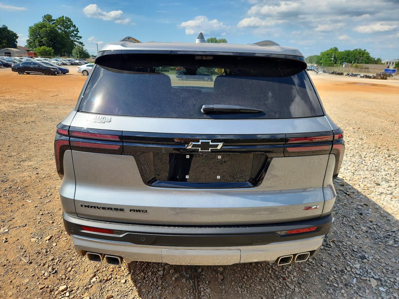 2026 Chevrolet Traverse Z71 Серебряный vin: 1GNEVJKS4TJ237706