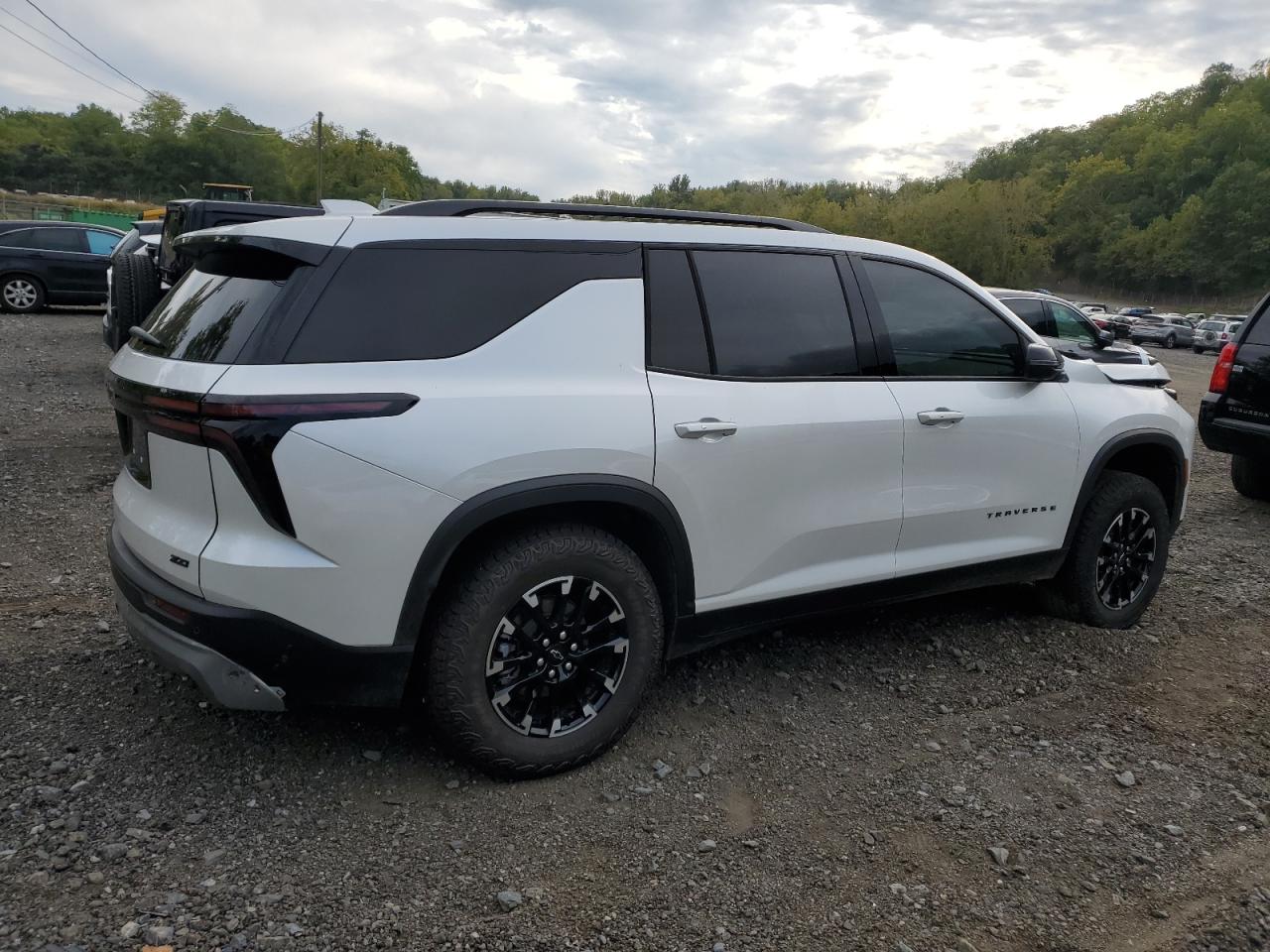 2025 Chevrolet Traverse Z71 Белый vin: 1GNEVJRSXSJ247841