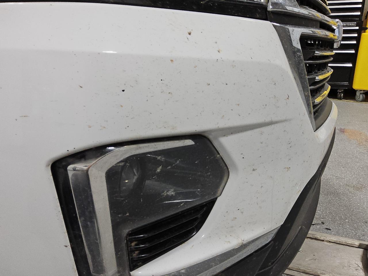 2023 Chevrolet Traverse Lt White vin: 1GNEVMKW2PJ222602 Damage: Front Bumper/Cover, Chipped, 10 Or More