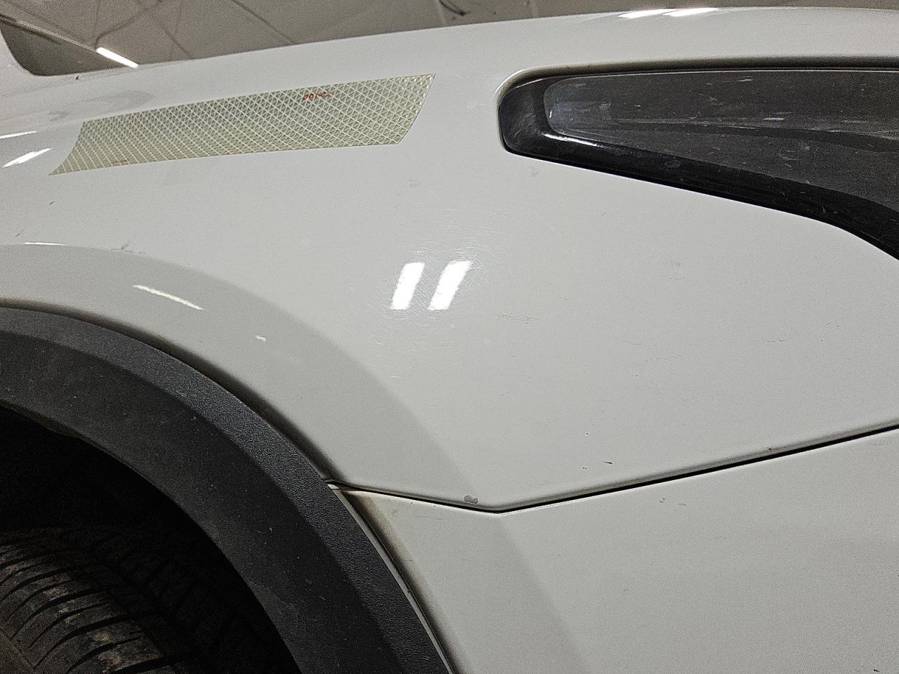 2023 Chevrolet Traverse Lt White vin: 1GNEVMKW2PJ222602 Damage: Right Front Fender, Chipped, 5