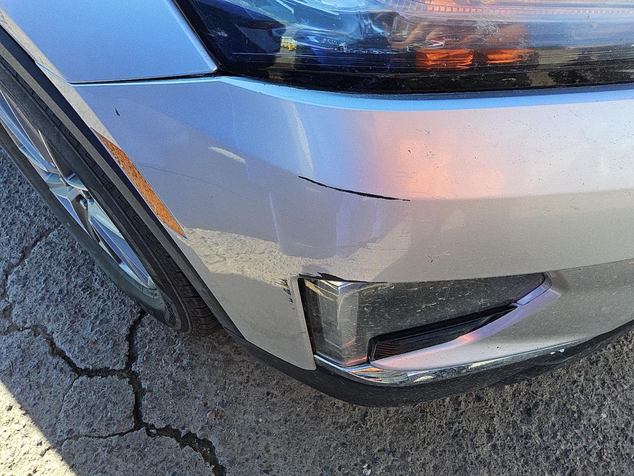 2022 Chevrolet Traverse Lt Silver vin: 1GNEVMKWXNJ170164 Damage: Front Bumper/Cover, Scraped, 9 To 10 Inches