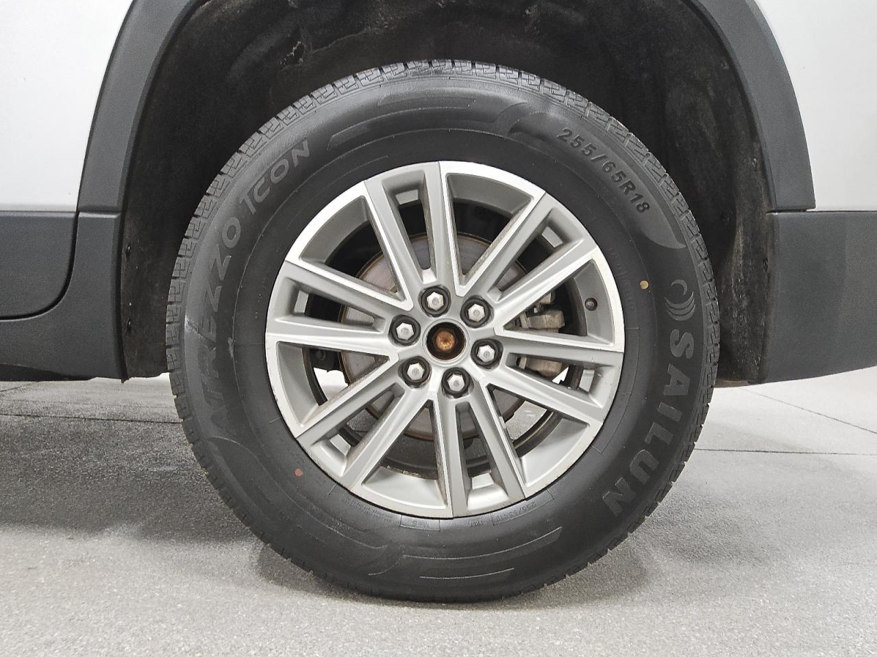 2022 Chevrolet Traverse Lt Silver vin: 1GNEVMKWXNJ170164 Damage: Left Rear Wheel, Curb Rash, 7 To 8 Inches